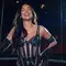 Dua Lipa porte un look Mugler sur mesure pour Vogue US