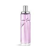 Le nouveau packshot Starlicious Berry Licorice, un flacon transparent rempli d’un liquide rose clair qui capture la lumière estivale dans une étoile filante sculptée, dont les facettes brillent sous un élégant bouchon argenté.