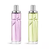 Visuel du coffret de superposition Starlicious The Gourmet Berry avec Pistachio Praline et Berry Licorice, des flacons en verre avec une étoile filante sculptée, dont les facettes brillent sous un élégant capuchon argenté.