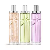 Visuel du coffret de superposition Starlicious The Yummy Swirl avec Pineapple Musk, Pistachio Praline et Berry Licorice, des flacons en verre avec une étoile filante sculptée, dont les facettes brillent sous un élégant capuchon argenté.